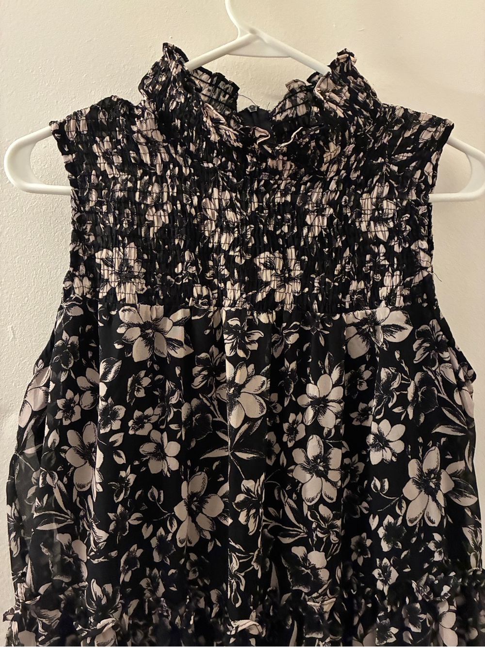 Taylor Black and Light Tan Floral Tiered Dress Size Medium